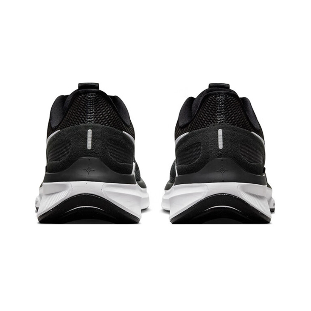 耐滑性、耐久性、クッション性に優れたソールを備えたナイキ エ - Women Shoes Running Nike のレビューと価格